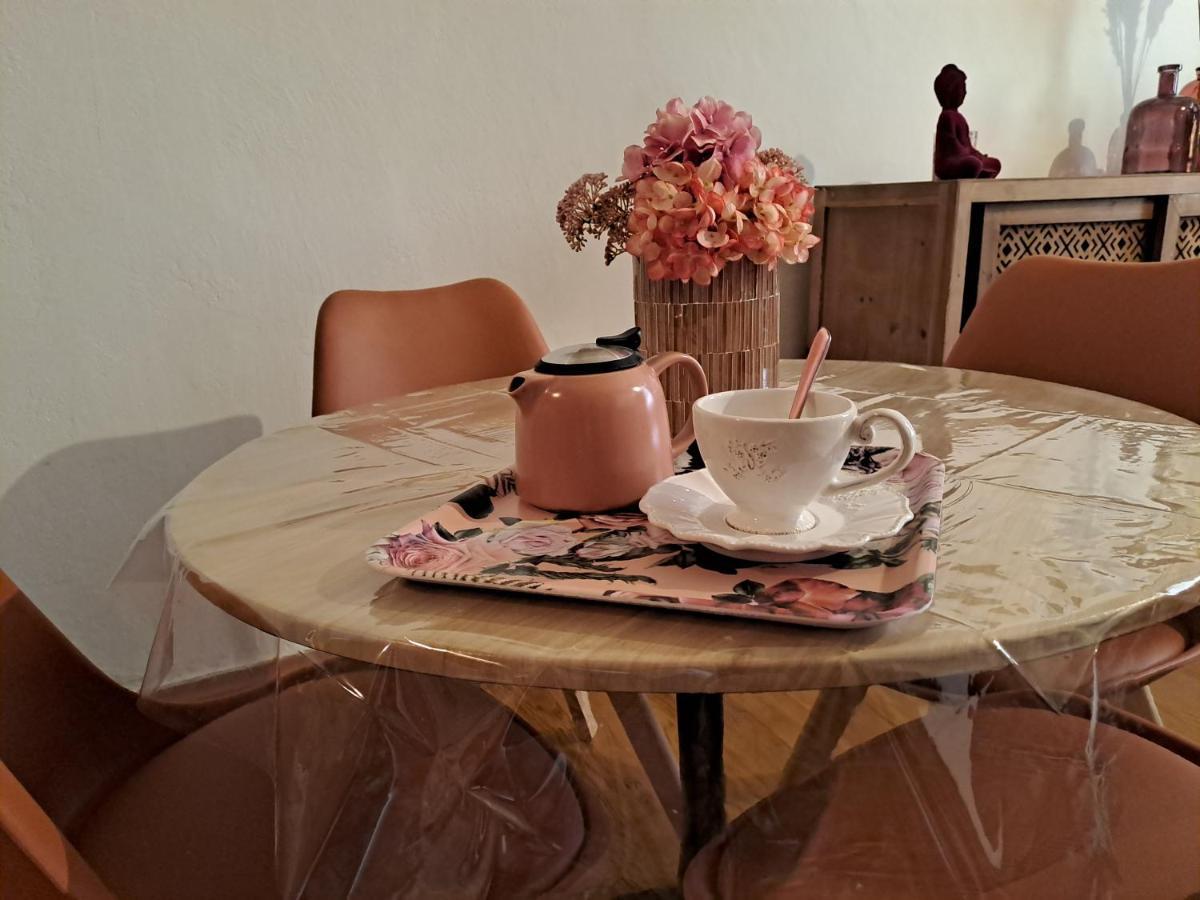 Pink Lady Apartment แบร์เฌอรัก ภายนอก รูปภาพ